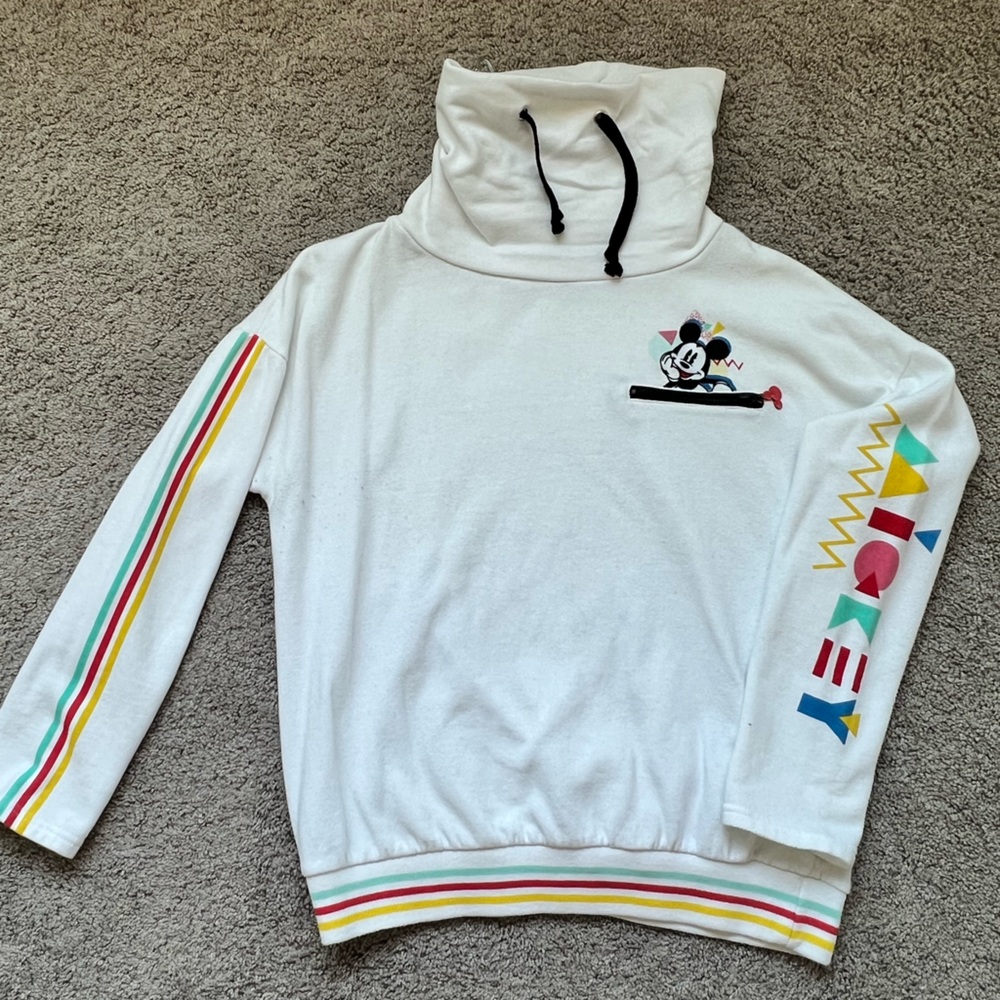 GUC Official Disney Parks Women’s Sweater 90’s Theme size Large